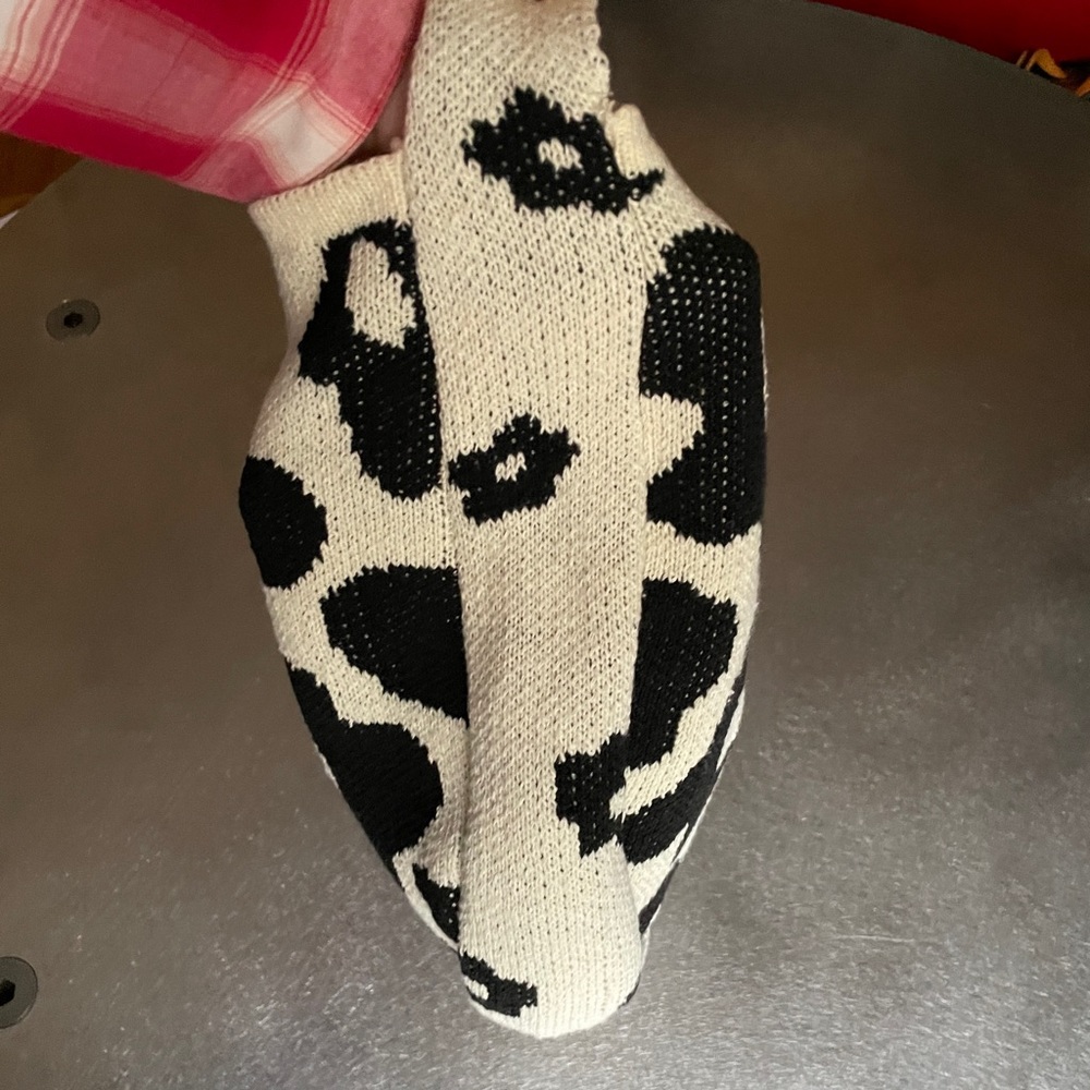Knit Flower Shoulder Bag in Black & White, NWT. - Picture 12 of 16